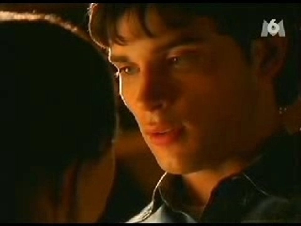 Lana vient voir Clark dans sa grange