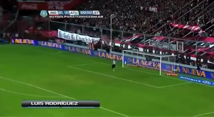Luis Rodriguez marque du milieu du terrain