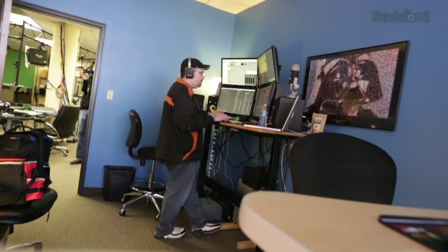 Pranking the Geek Beat Studio with Liquid Ass - GeekBeat Tips & Reviews