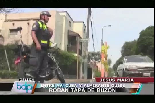Delincuentes roban tapa de buzón en cruce de avenidas en Jesús María