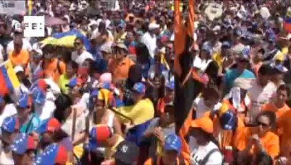 Milhares de estudantes e opositores tomam as ruas da Venezuela