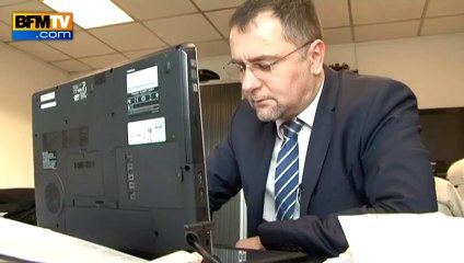 So funny cop using a computer like an idiot... reverse dude!!!