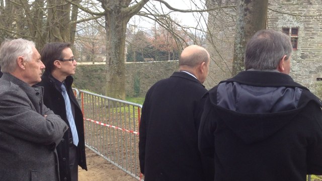 Jean-Yves Le Drian au chevet du château de Pontivy