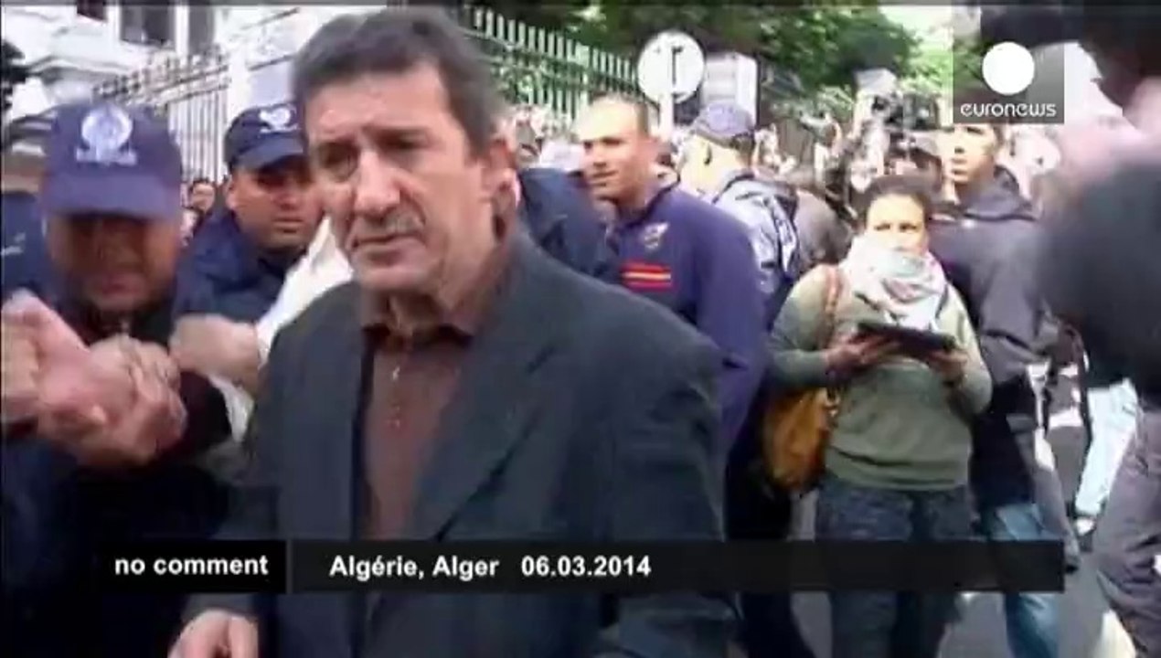 Algerian police break up protest against Abdelaziz Bouteflika
