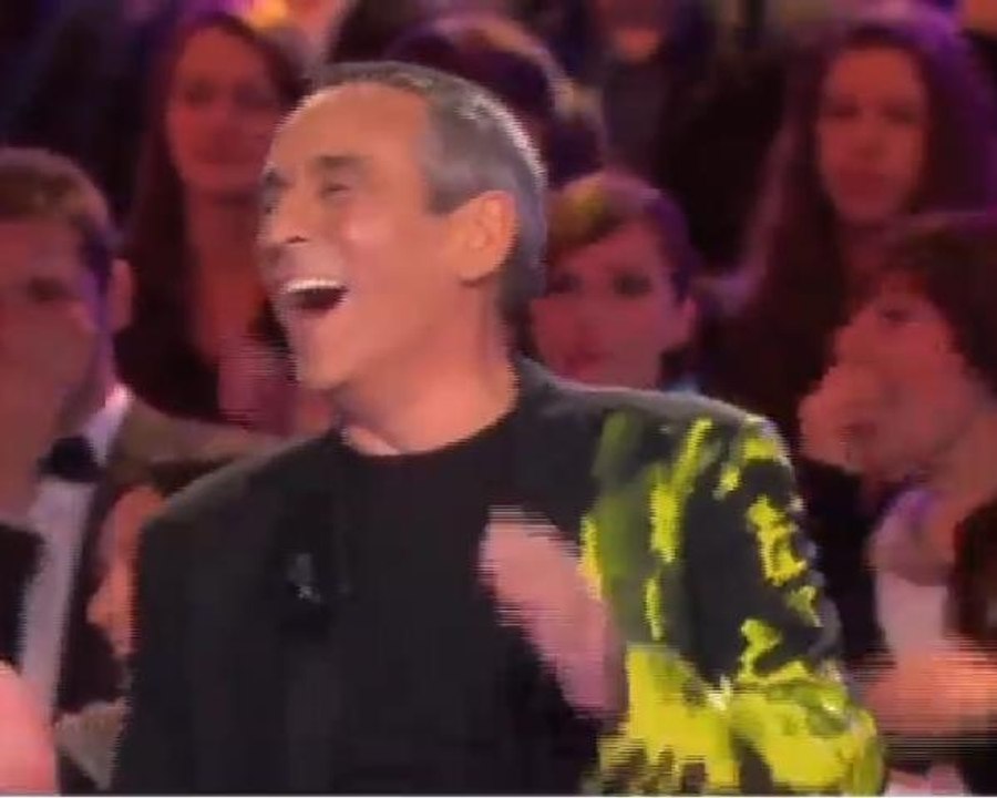 Zap télé: Pluie de peinture à TPMP... Les pompiers se dénudent dans le Nord...