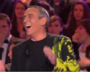 Zap télé: Pluie de peinture à TPMP... Les pompiers se dénudent dans le Nord...