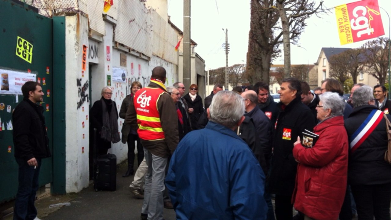 Biscuiterie Jeannette. Les salariés bloquent la venue de l'huissier