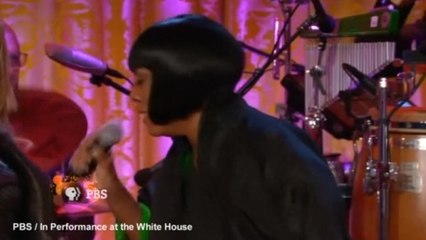 Franklin rocks White House, Bono makes plea for European unity