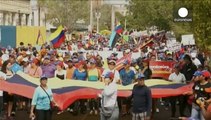 Venezuela: violenze fuori controllo, Maduro isolato
