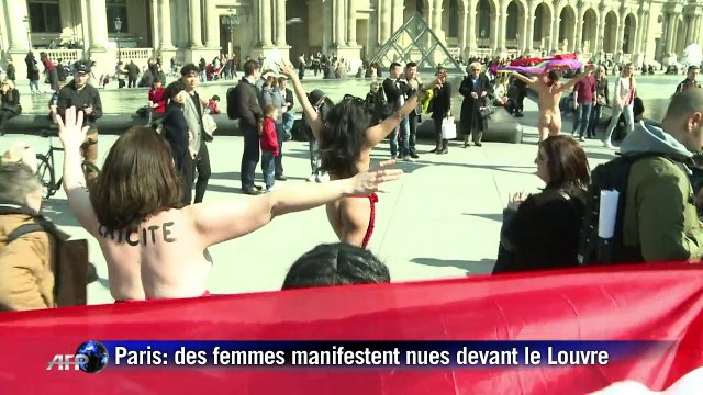 Paris: des femmes manifestent nues contre l'oppression