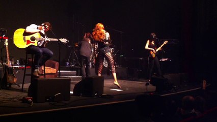 Elodie Frege Cigale (13) - parle avec le public