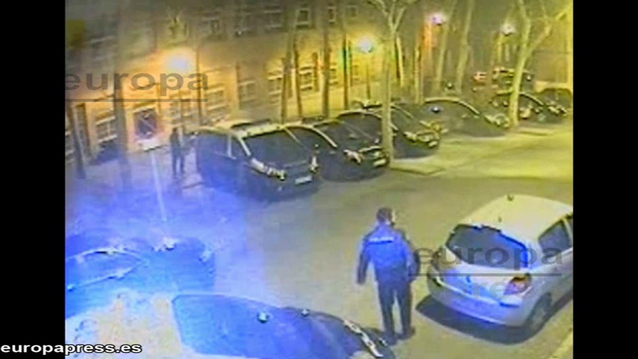 Detenidos tres jóvenes por quemar tres coches patrulla