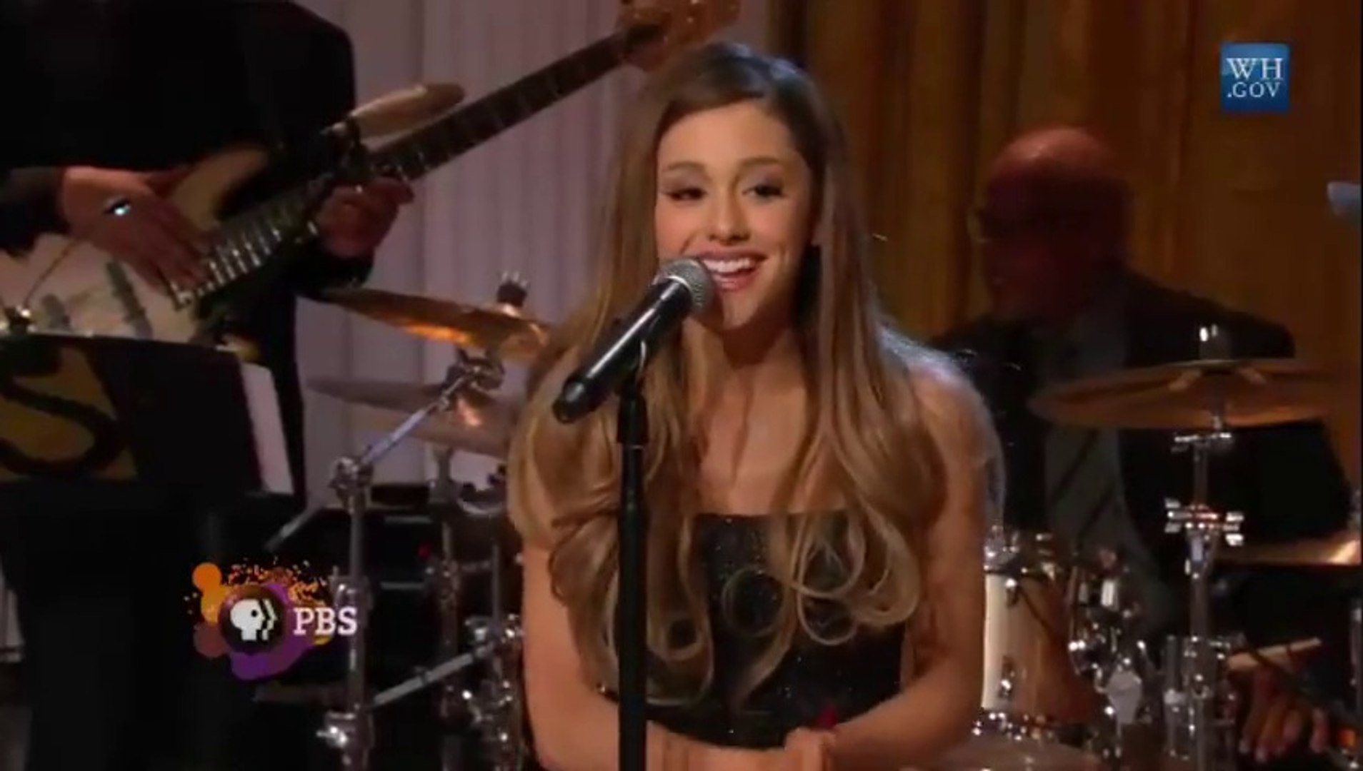 Ariana Grande Performs I Have Nothing