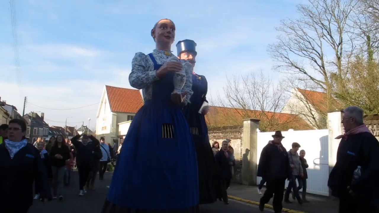 Desvres : les géants Benoît et Catherine présentés aux Desvrois