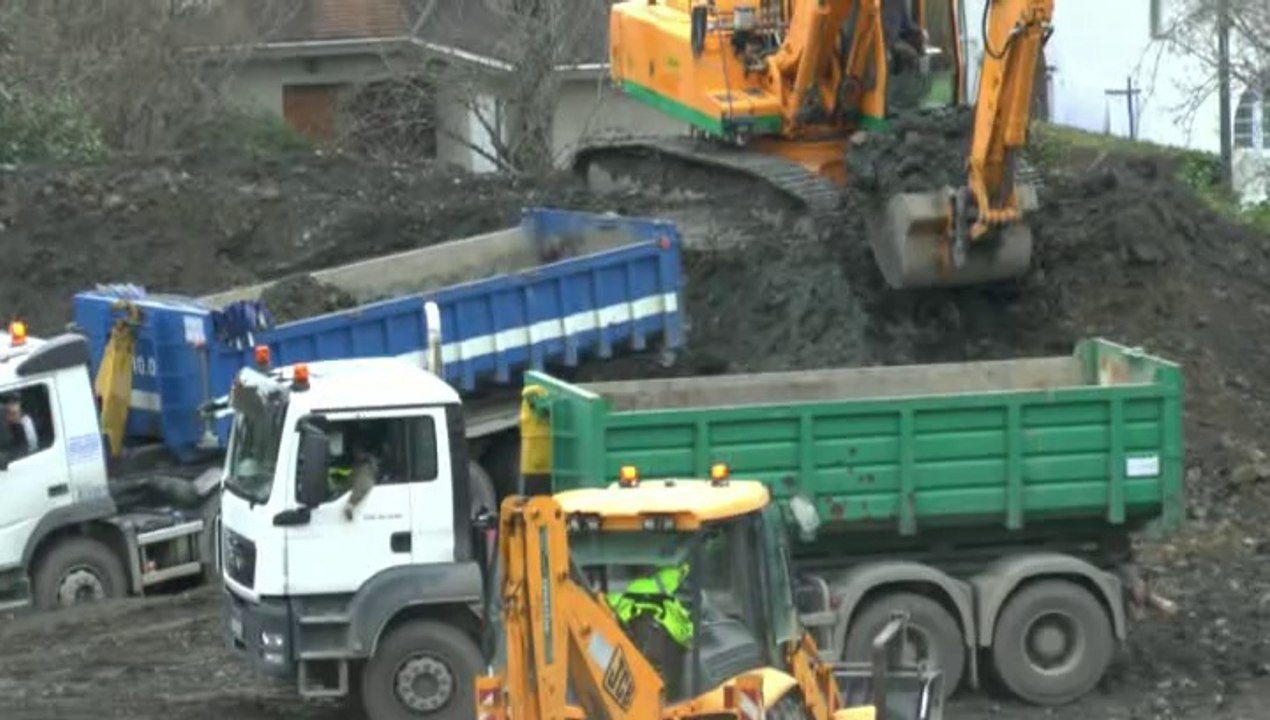LES  W-D.D. MICHOU NEWS - 10 JANVIER 2014 - STADE NAUTIQUE TRAVAUX DE DEBLAIEMENT DE LA TERRE DE LA BUTTE.