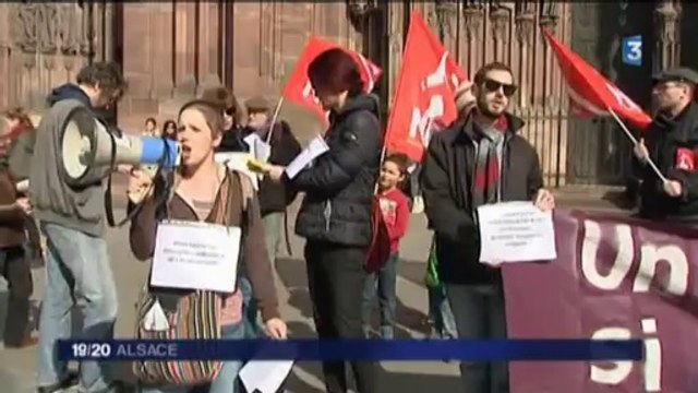 Rassemblement féministe du 8 mars 2014 place de la Cathédrale à Strasbourg