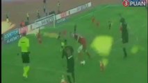 Bari'li futbolcu Enis Nadarevic sahada rakibini ısırdı
