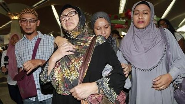 Malaysia Airlines flight 'presumed crashed'