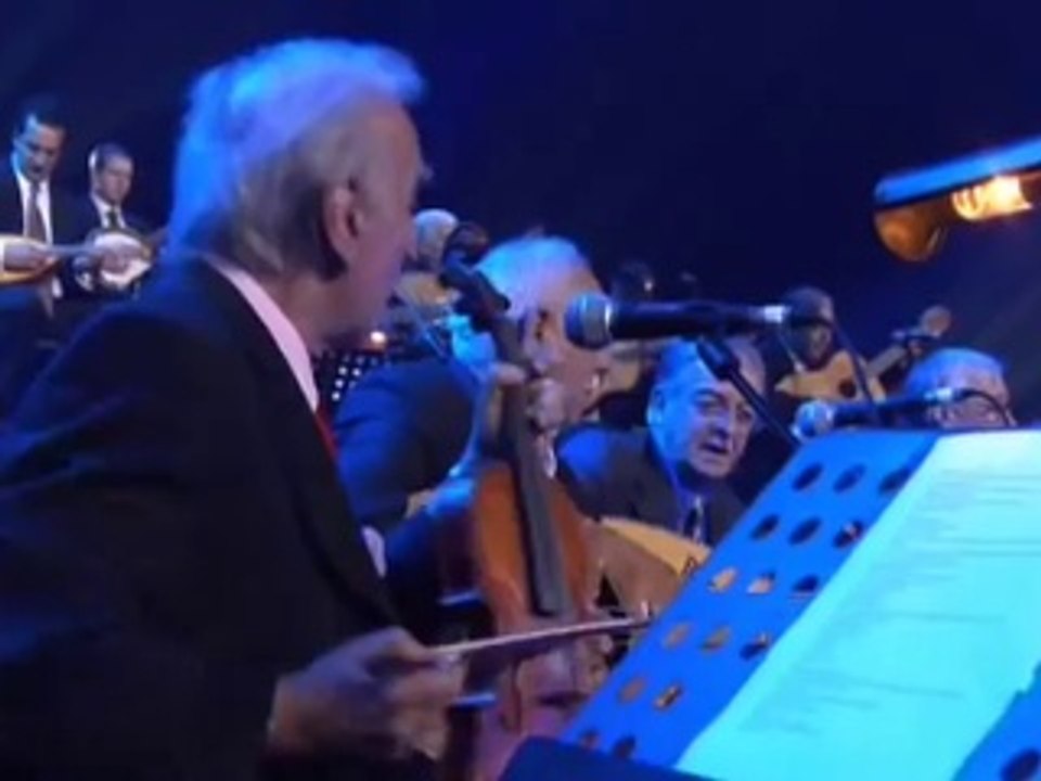 Robert Castel -(2012) chante : "" Adjini Adjini ""