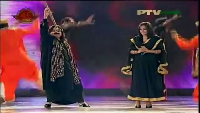 Punjabi song by Arif Lohar and Sanam Marvi Main dadhi kohji 2014