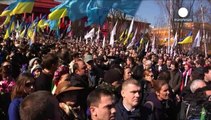 Crimea crisis: Ukrainian PM pledges not to let go of a 'single centimetre' of land