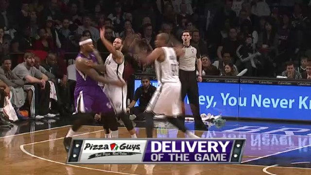 La superbe passe à terre de DeMarcus Cousins pour le dunk de Rudy Gay