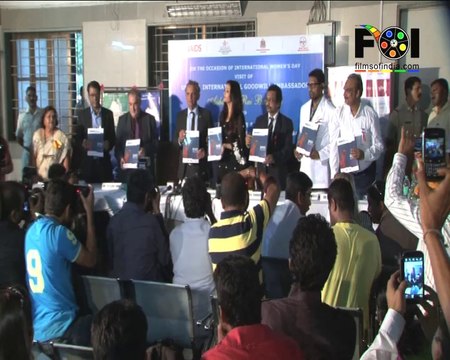 Aishwarya Rai Bachchan Spreads Awareness On Women And HIV