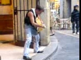 ELVIS de retour ! mais bourré...