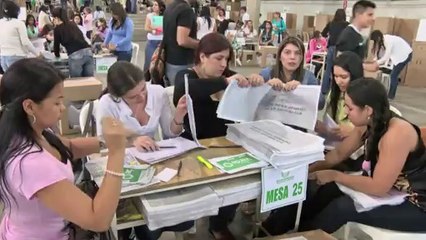 Santos logra mayoría relativa en el Congreso