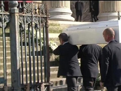 Obsèques d'Alain Resnais: vive émotion pour les proches du cinéaste - 10/03