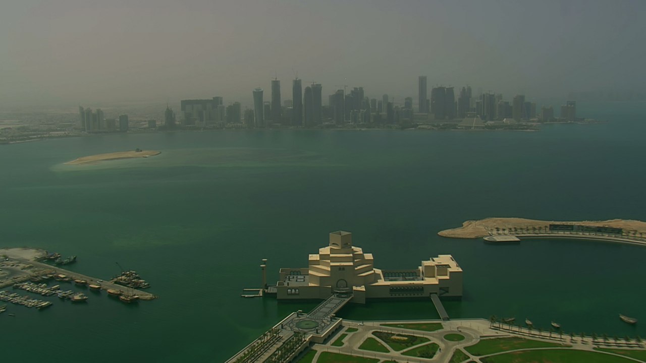 QATAR, Épisode 1 La Puissance et la Gloire – 1995-2008