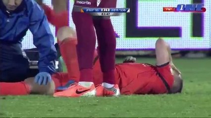 Football: Il brise en deux la jambe de son adversaire