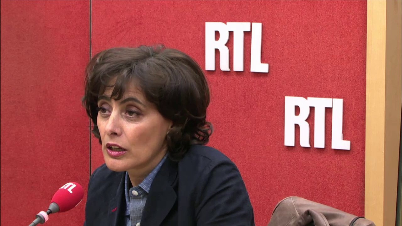 "François Hollande a fait d'énormes progrès vestimentaires", dit Inès de la Fressange