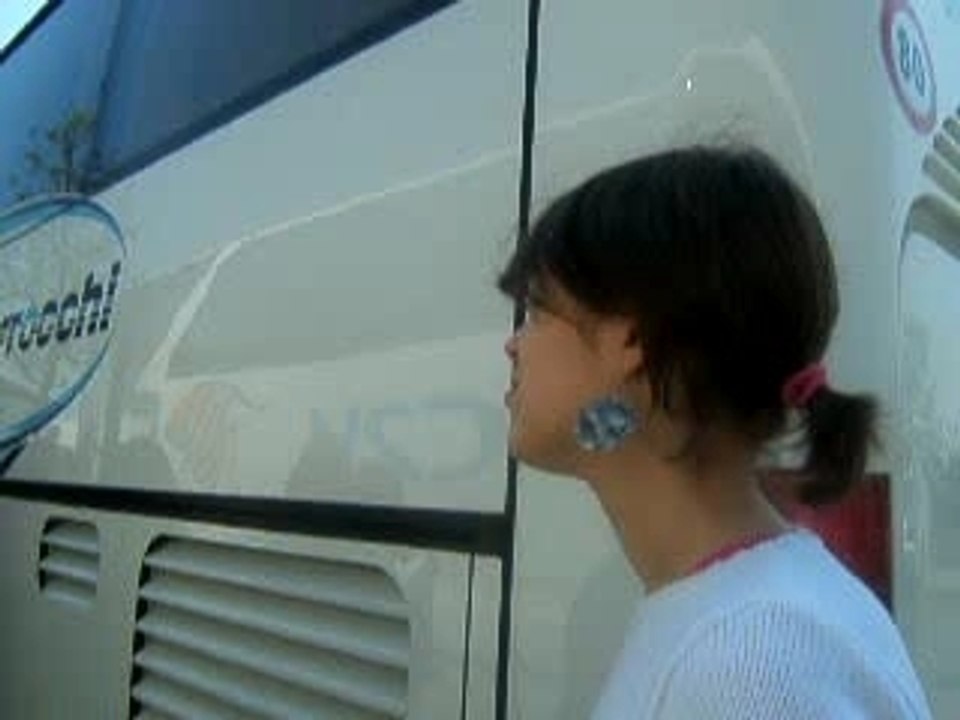 claire se met au chant ... ça donne ça