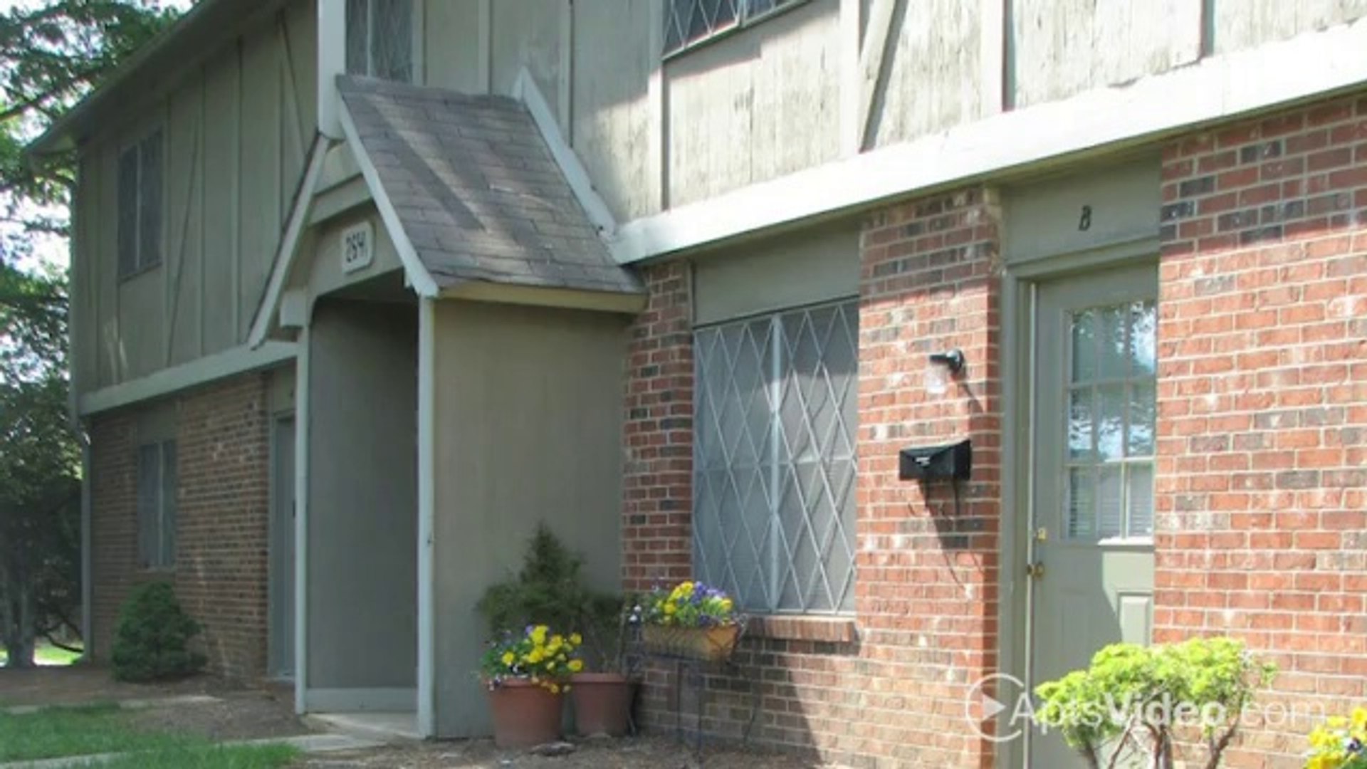 √ Cloisters & Foxfire Apartments