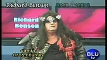 Richard Benson Un fan sfotte, volano insulti