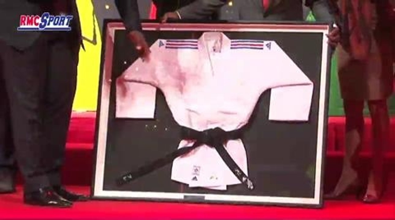 Football / Coupe du monde : Paris fête le roi Pelé - 10/03