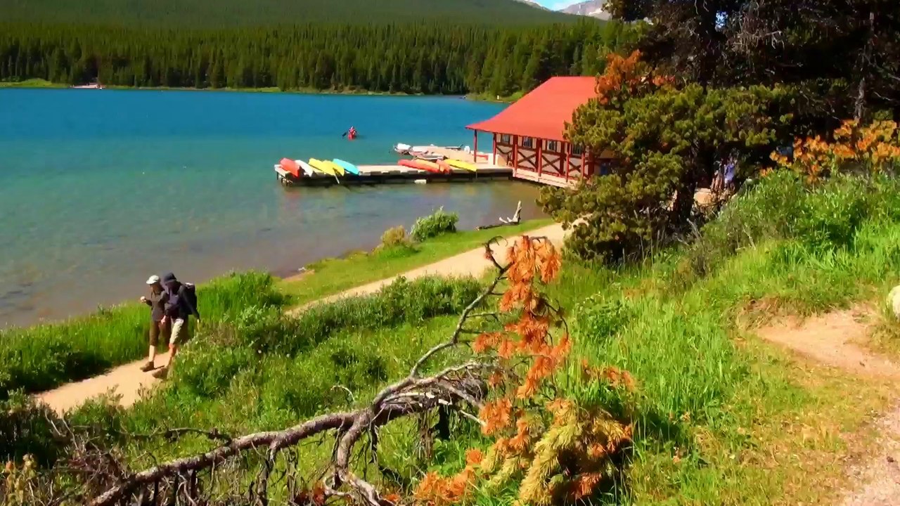 Rent a Boat on Maligne Lake in Jasper NP.