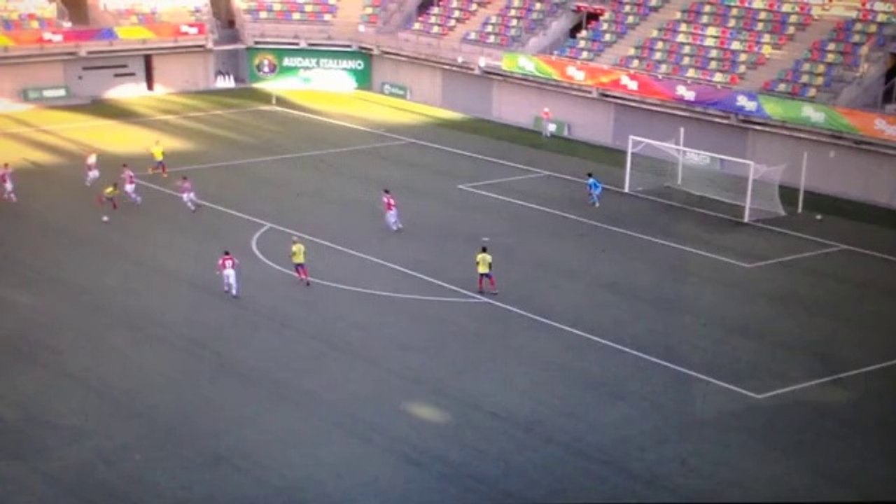 le but en solo totalement surréaliste de Fabián Tello