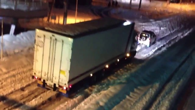 Petite voiture tracte Gros camion... Oui oui!