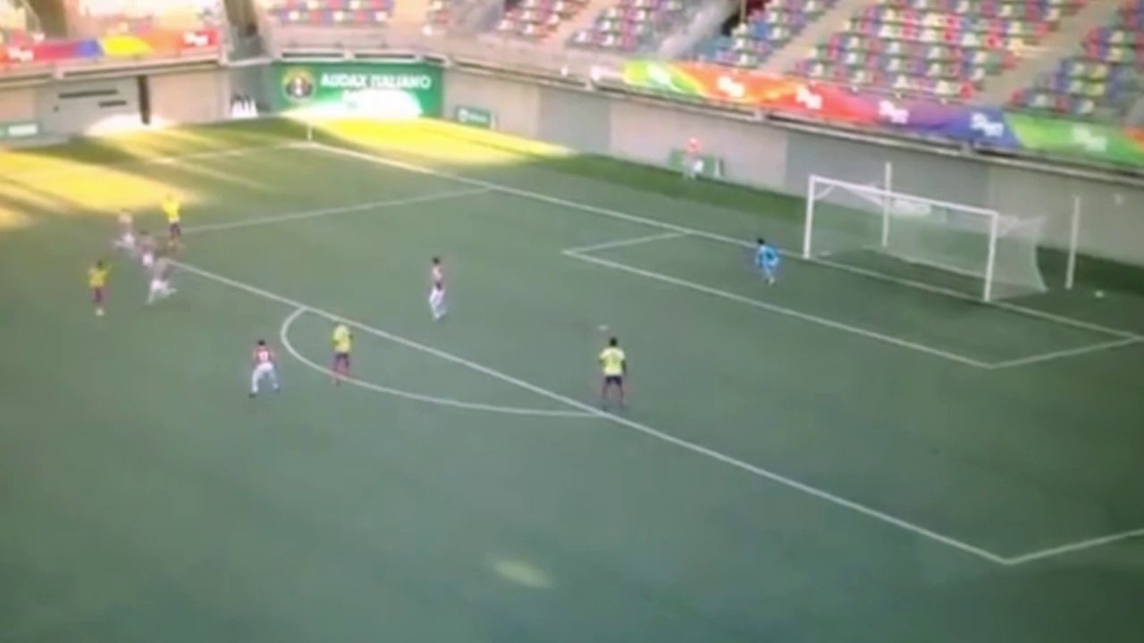 Il humilie 7 adversaires pour s'offrir l'un des buts de l'année !