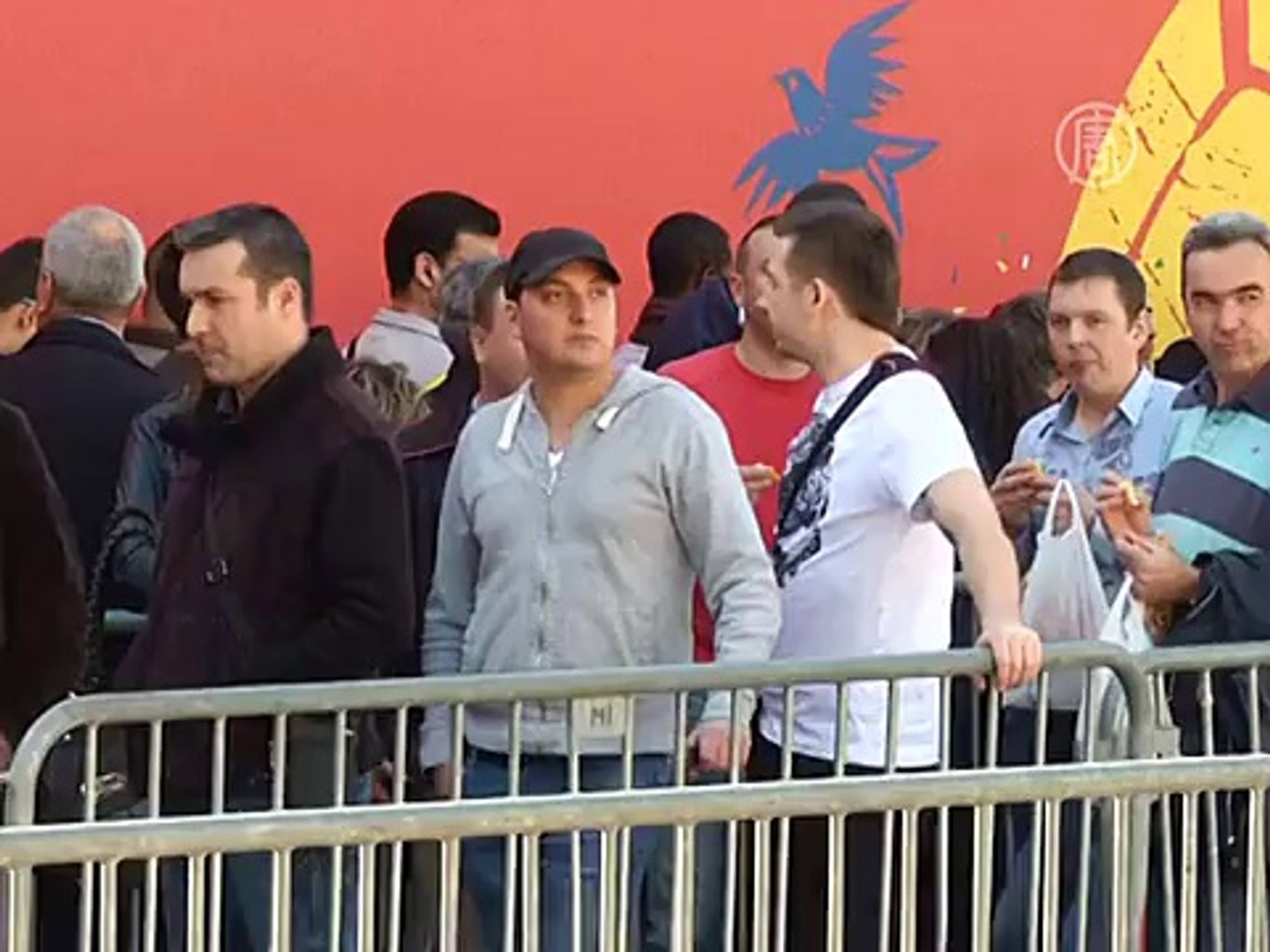 ⁣Пеле встречает в Париже главный приз ФИФА