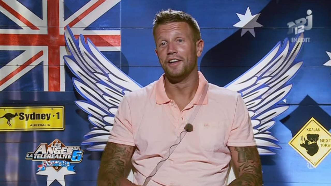 Benjamin (Les Anges) : " Nelly, c'est comme les cornichons dans les hamburgers, on ne sait pas pourquoi ils sont là" - ZAPPING PEOPLE DU 11/03/2014