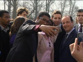 Quand Hollande fait des selfies "comme Obama" - 11/03