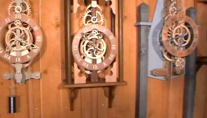 Horloge en bois de Christian Palat
