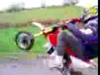 Wheeling en dirt bike