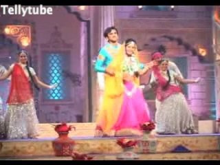 Aur Pyaar Ho Gaya : Raj-Avni celebrate Holi