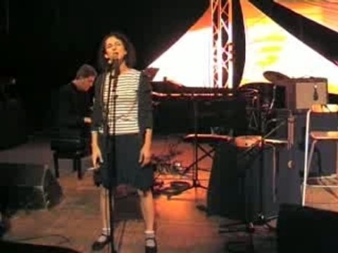 alcaz chante léo ferré c'est extra