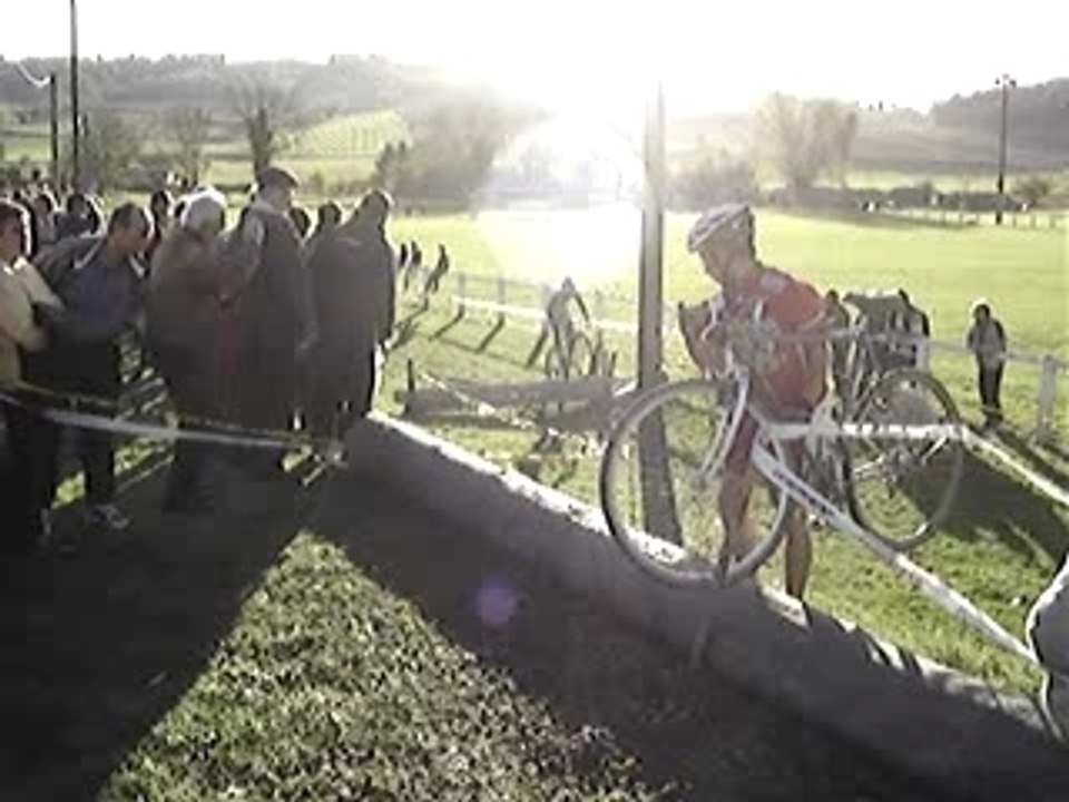 Cyclo cross: saut d'obstacle