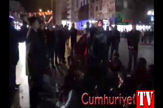 Mersin'de polisten yaka paça gözaltı